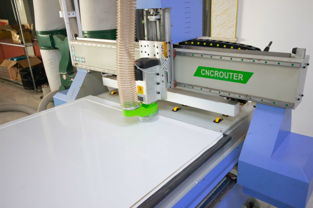 Vách tivi vân đá in UV